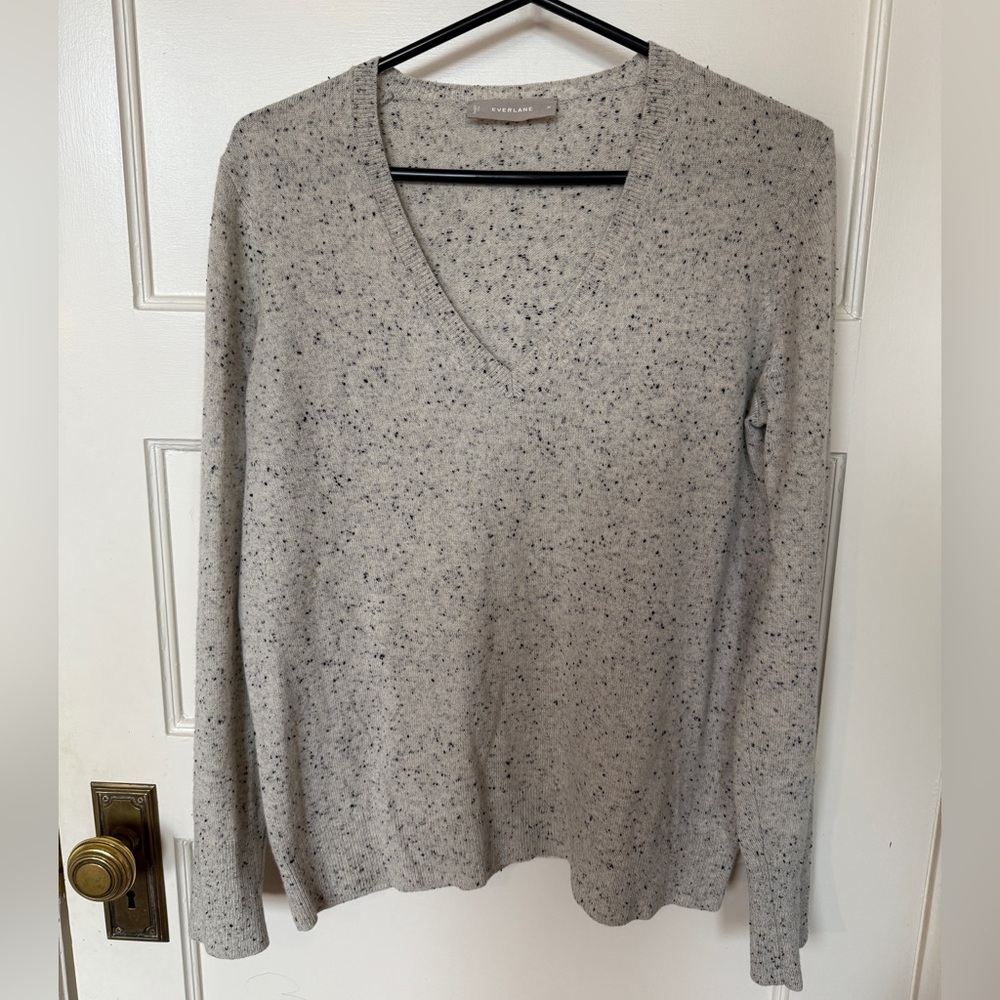Everlane Women’s Cashmere Speckled Gray V-Neck Sweater Size Medium